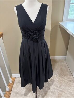 Jessica Howard Evenings Black Sleeveless Dress with Rosette Detail Size 4P EUC